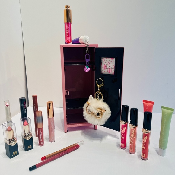 LIP LOCKER ASSORTED LIP PRODUCTS - Picture 1 of 5